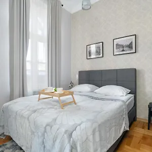  Apartment Przytulne Studia Very Berry W Poznaniu Blisko Parku By Renters
